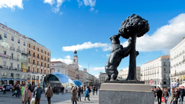 Madrid recibe el doble de viajeros que Barcelona en 2021 (4,6 millones vs. 2,3 millones)