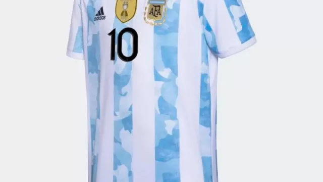 La historia detrás de la camiseta de fútbol con más títulos oficiales internacionales