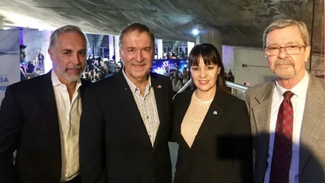 El Director del Polo Audiovisual Jorge Alvarez, El Gobernador de Córdoba Juan Schiaretti, una de las Directoras de la AACC Nancy Clara y El Ministro de Comercio e Indiustria Roberto Avalle, en la 33 entrega de los Premios al día de la Industria.