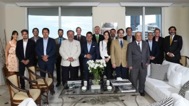 La nueva junta Directiva de la Cámara de Comercio Argentina America, presidida por el empresario Luis Cariola, quien cumple su segundo mandato y encabeza la Misión Comercial a la ciudad de Córdoba Argentina, a celebrarse el próximo 6 y 7 de septiembre en el Hotel Sheraton. 
Crédito Fotográfico: Guillermo Caminos.