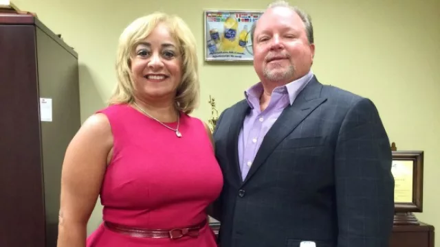Elizabeth Chalas Berman CEO de Continental Food and Beverage Inc., la embotelladora exclusiva de Inca Kola de la compañía Coca-Cola, juanto a su esposo Randy Berman.