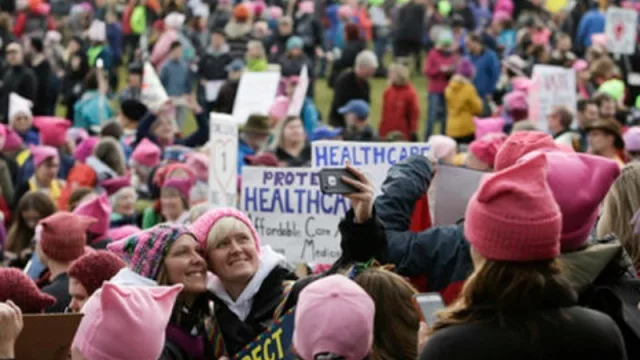 Miami se sumó a la Marcha de las Mujeres con miles de asistentes en el parque Bayfront
