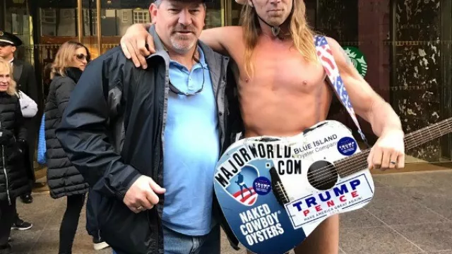 “El fin está cerca”. Así lo resalta el titular de la revista Time de esta semana, ilustrada con Clinton y Trump en la portada