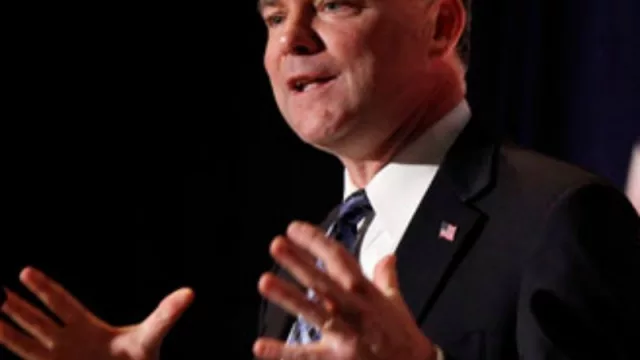 A punto de cerrar las inscripciones para votar, Kaine invitó, en español, a los latinos en Miami