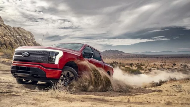 Ford apunta a producir al año 600.000 vehículos eléctricos para fines de 2023