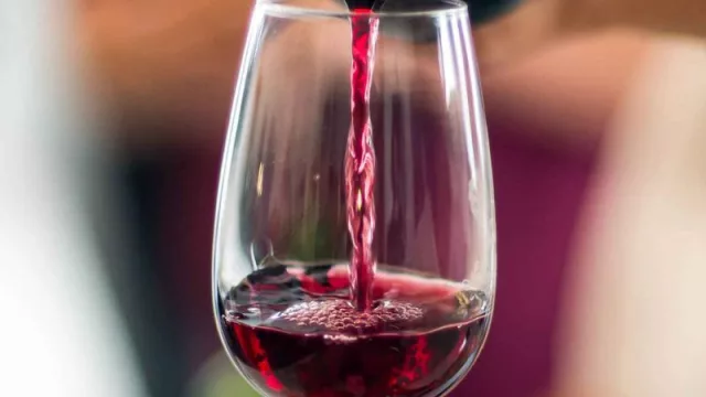 ¿Con qué vinos llenan sus copas los uruguayos? (las 10 etiquetas más vendidas según Géant)