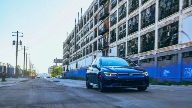 Volkswagen Golf R 2023 llega con mayor seguridad (y producción limitada de 1.800 unidades)