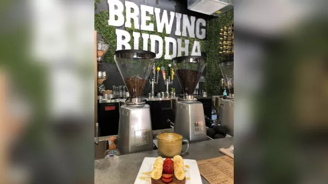 Brewing Buddha Café y Arthouse.