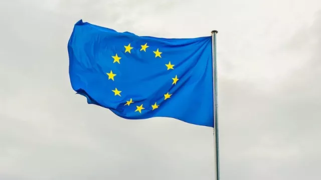 Excepto Dinamarca y Luxemburgo, todos los países de la UE mantienen déficit fiscal (15 países arriba del 3% del PIB)