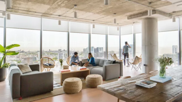 El justo medio entre equipos centralizados y distribuidos: Deel y WeWork se asocian para ofrecer espacios flexibles en todo el mundo