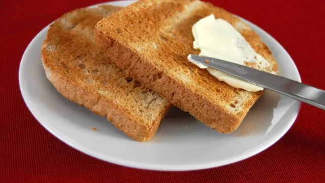 Esto es la inflación: desayunar una tostada de pan y mantequilla es un 34% más caro que un año atrás