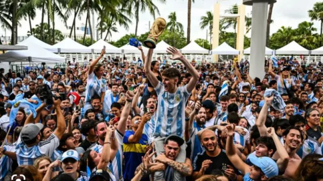 Argentinos y latinos festejan en Miami como si fuese Buenos Aires