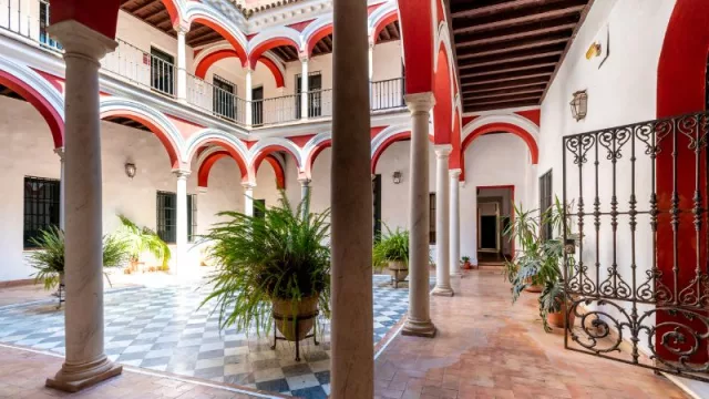 Los valencianos están entre los españoles que más visitan Sevilla durante la Feria de Abril (y los anfitriones de Airbnb se van preparando)