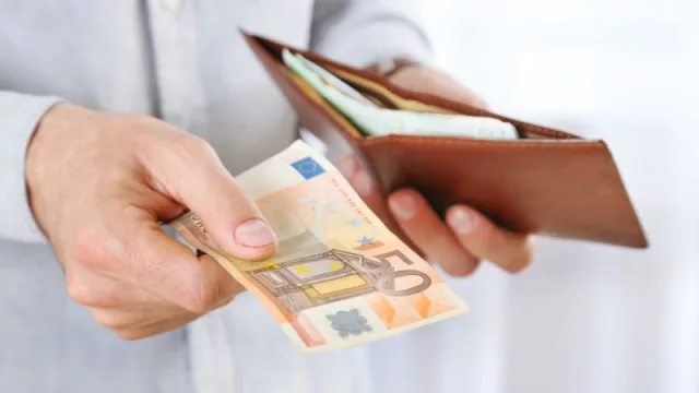 El salario medio español ocupa el 11º puesto en la Unión Europea, un equivalente al 37,2% de la productividad (pero Madrid supera el PIB per cápita promedio de la UE)