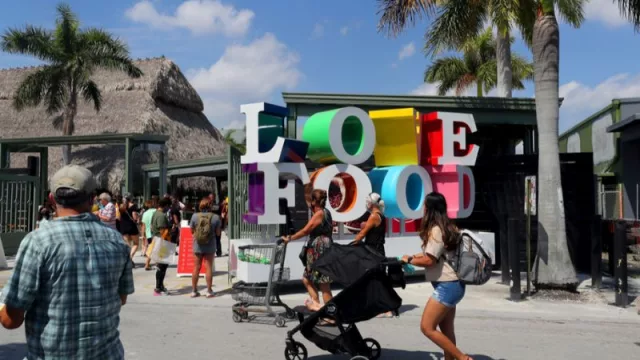 Discover the hidden gem of Hollywood: Yellow Green Farmers Market