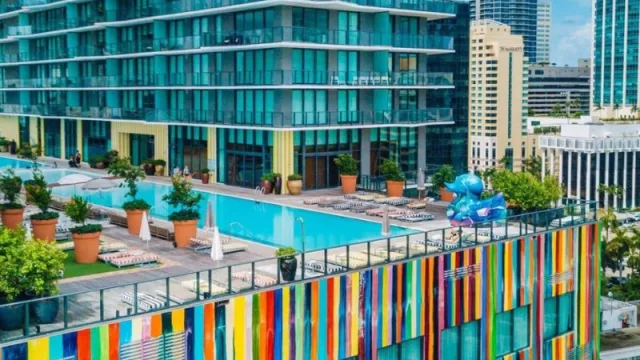 El top 10 de rooftop con piscinas del verano 2023 en Miami
