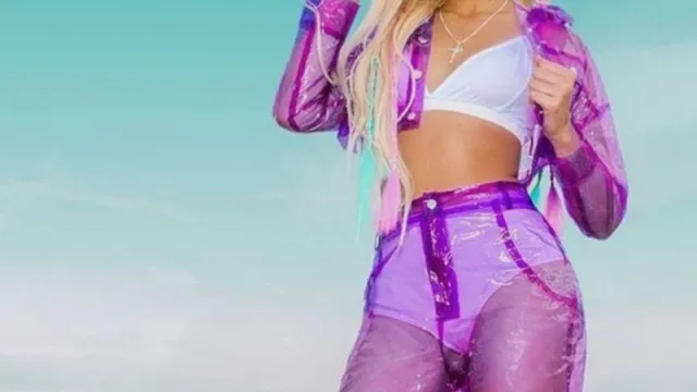 La moda de plástico invade Miami: alerta de tendencia verano, el Street Style en 2023