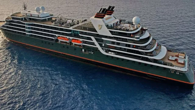 El crucero Seabourn Pursuit llega por primera vez al Puerto de València (una visita de lujo)