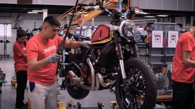 Volkswagen avanza en el ensamble de Ducati en Córdoba y quiere llegar a las 1.000 unidades/año (con integración de piezas)