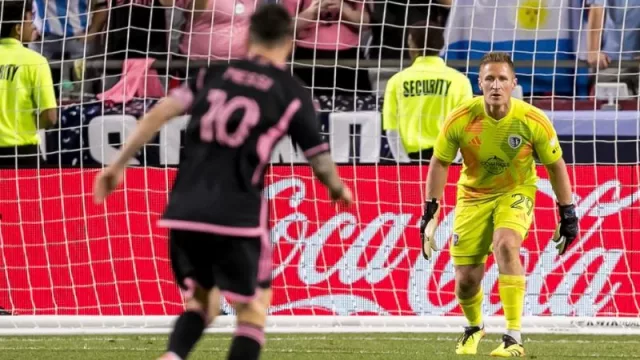 73.000 personas en vivo (y millones por los medios off-on line) disfrutan el inatajable gol de Messi (un momento épico en la historia del Inter Miami)