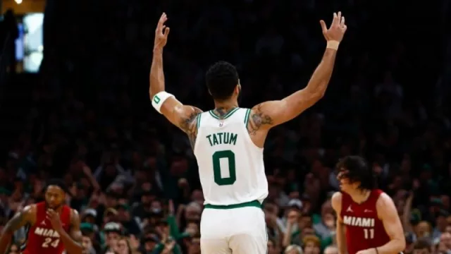 Celtics golpea primero en los Playoffs de la NBA contra el Heat de Miami (y la ciudad se pone de pie)