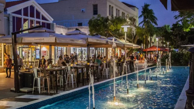 Lo que Miami sabe más que nadie en el retail marketing: el uso estratégico del agua, en fuentes, es una herramienta poderosa para aumentar ventas