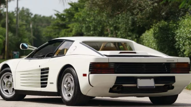 La historia detrás de la icónica Testarrosa blanca (todo un símbolo de la serie y de la ciudad, que celebra el 40 aniversario de Miami Vice)