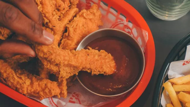 El pollo frito uruguayo: Chiki’s abrirá dos franquicias en 2025 (y tiene en la mira la expansión regional)