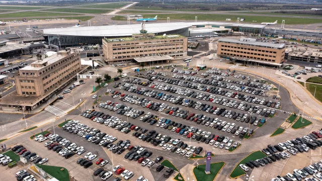 El Aeropuerto de Ezeiza renueva su estacionamiento para ofrecer una mejor experiencia a los usuarios (amplía su capacidad e incorpora un nuevo sistema de pago)