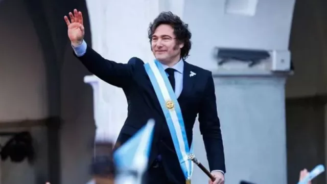 A un año de Javier Milei: ¿Por qué la imágen del presidente crece sólidamente? ¿Cómo impacta en USA, el mundo? (¿Qué lado negativo sigue teniendo Argentina?)