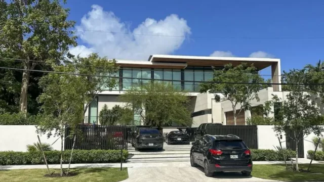 Qual é a Casa Mais Incrível do Ano em Miami? (Luxo, exclusividade e a mais alta reputação na mídia—vencedor: a nova mansão dos Beckham)
