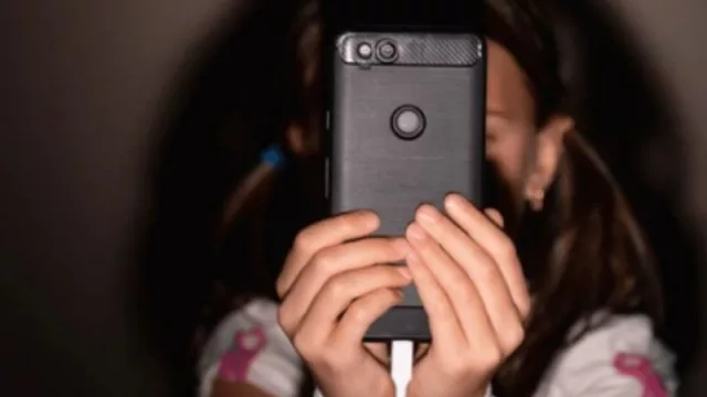 Phubbing, nomophobia, and mega tech stress: 2025 urgent call for digital awareness (how is social media consumption?)