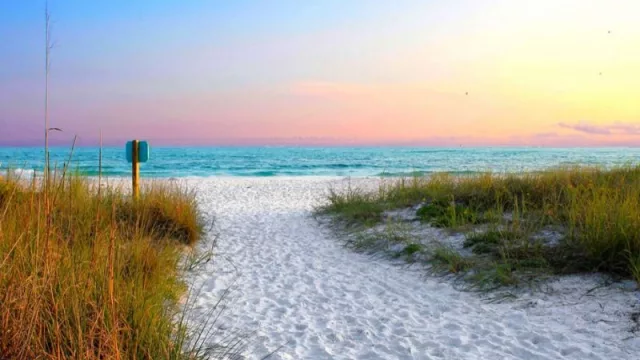 Siesta Key (Flórida) Brilha como a 2ª Melhor Praia do Continente e 4ª do Mundo em 2025