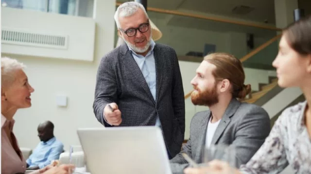 Longevidad y diversidad generacional: ¿cómo gestionar cuatro generaciones en la misma empresa y no morir en el intento? (primera parte)
