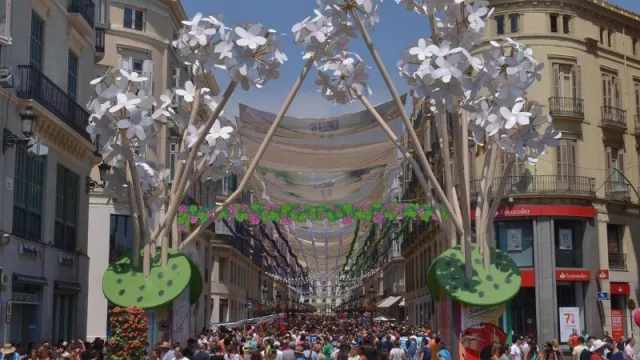 Málaga y Cádiz, los destinos favoritos de los españoles para el Puente de agosto, según Holidu