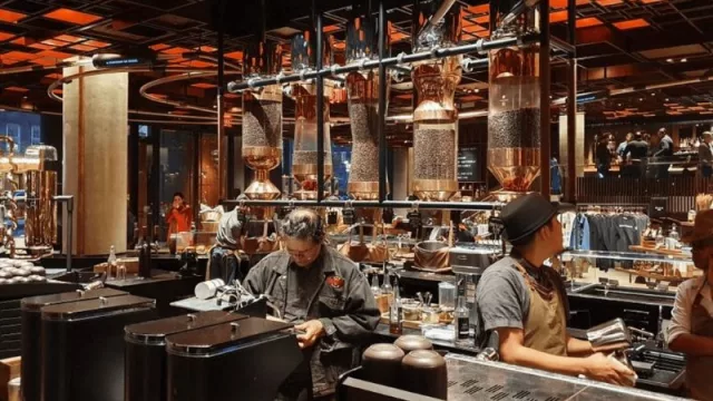 Starbucks Paradox 2026: Restructuring in the U.S. and Growth in Mexico (by Alsea) Why Isn’t Anyone Explaining This?