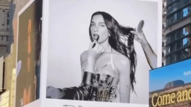 Apple: por qué la campaña OOH de Dua Lipa es un manifiesto del actual ecosistema phigital (y la única forma de sobrevivir 2026)