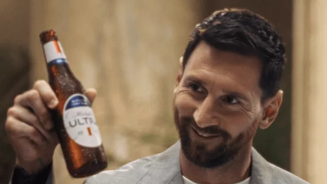 Messi, Pulisic, Memo Ochoa, Ronaldo e Alex Morgan no Mesmo Comercial:  Michelob ULTRA (¡Absolute cinema!)