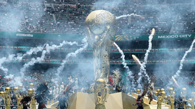 El Mundial de los 104 partidos arrancó con una ceremonia austera, tránsito imposible y protestas en las calles.