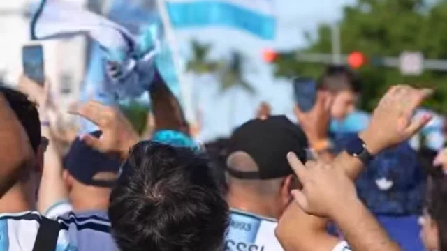 Argentina, literalmente, invade Miami (Y lo dicen todos los medios de Miami), más de 55.000 fans colman las calles.