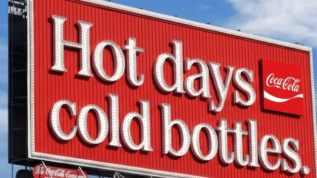Coca-Cola, arquitectura cognitiva del Debranding: minimalismo e Ingeniería Neuroperceptiva (lo que nadie te explicó aún)