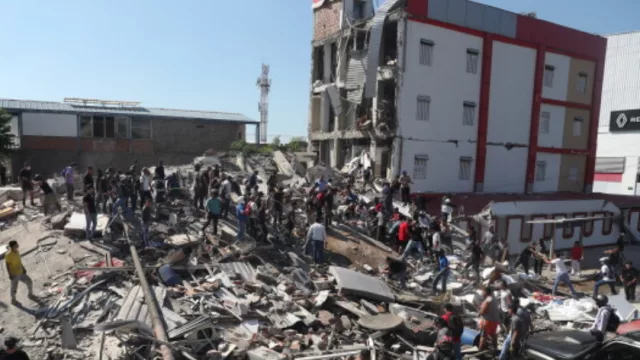 Terremoto en Colombia (M7.4, de 4 minutos): Fue el slab de Nazca rompiéndose a 82 km de profundidad