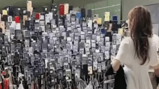 China drástica caída del consumo interno, aumento de vacancia de locales (concentración de ventas en el Live Shopping)